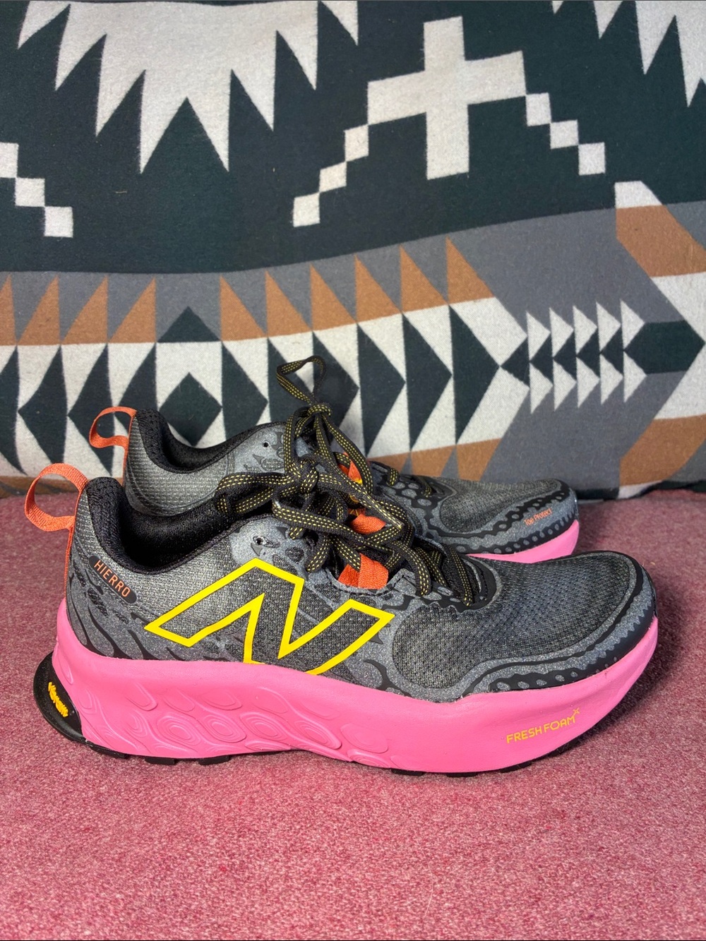 NEW BALANCE Hierro V8 Vibram Running Performance Shoes